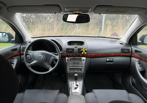 Toyota Avensis cena 13500 przebieg: 277045, rok produkcji 2005 z Wrocław małe 46